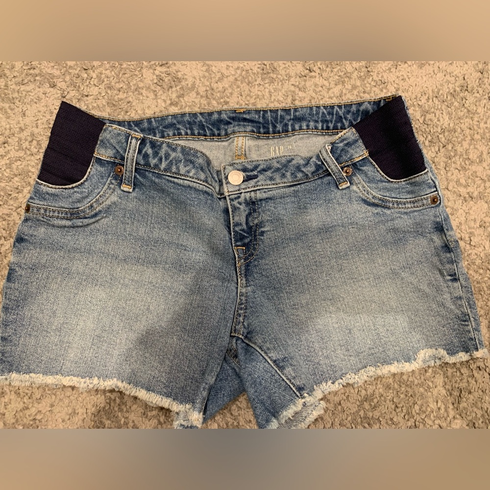 Gap maternity denim shorts size 28